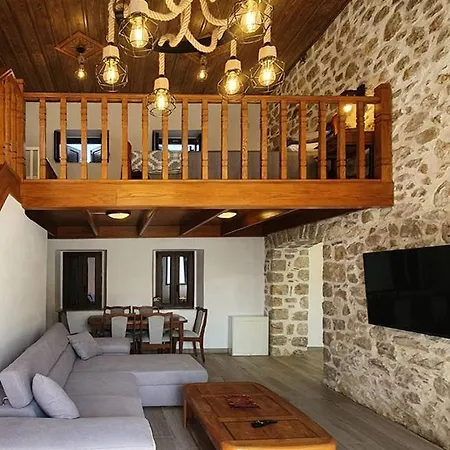 Piles Village Rock House: Traditional Karpathos Retreat Holiday home *